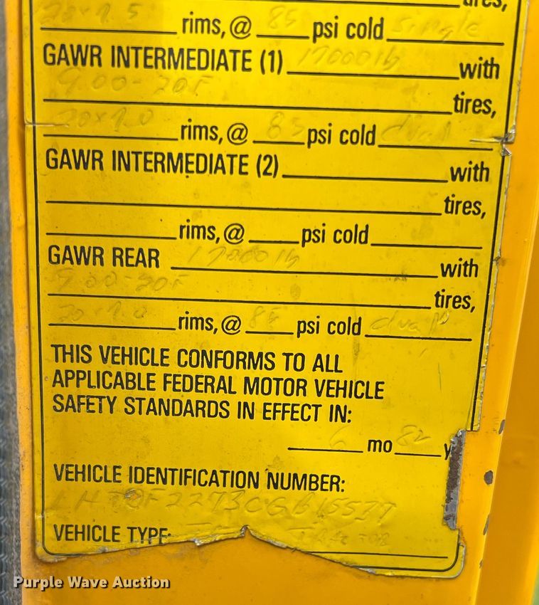 image for item LB9331 1982 International F-2275  winch truck