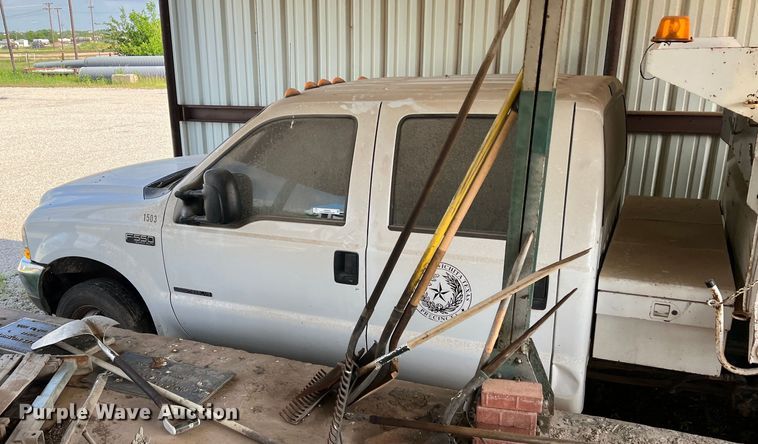 image for item LB9332 2003 Ford F550  Crew Cab dump truck