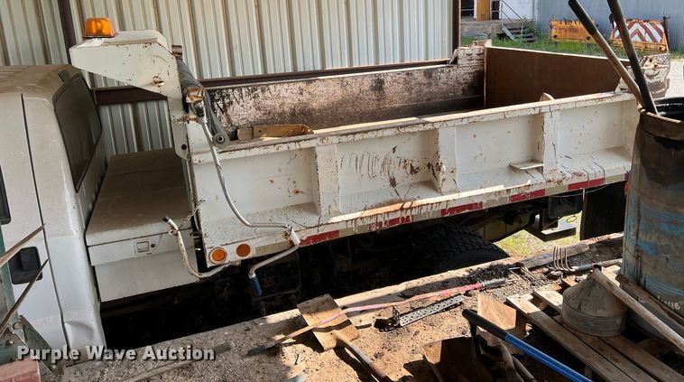 image for item LB9332 2003 Ford F550  Crew Cab dump truck