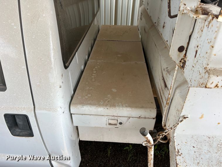 image for item LB9332 2003 Ford F550  Crew Cab dump truck