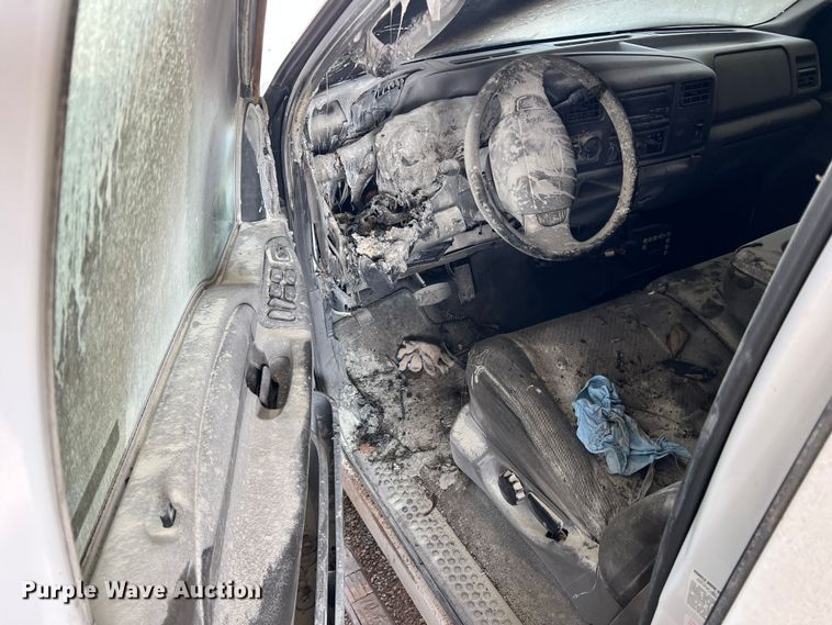 image for item LB9332 2003 Ford F550  Crew Cab dump truck