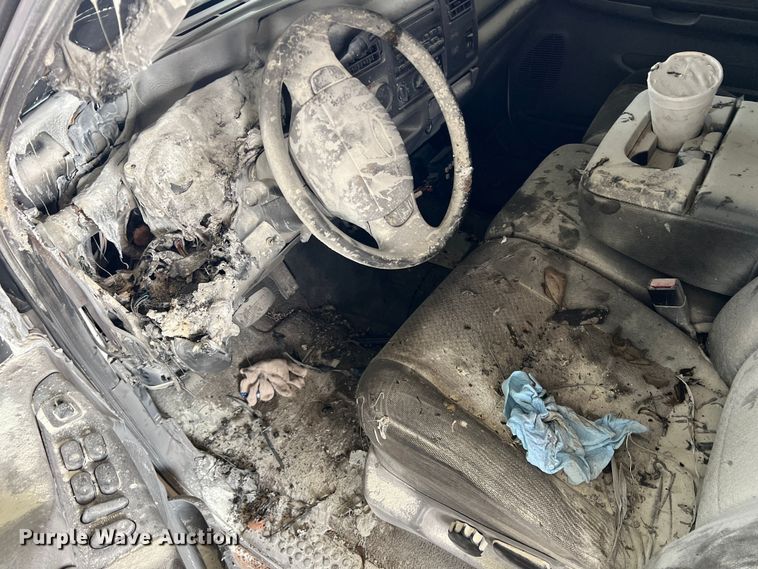 image for item LB9332 2003 Ford F550  Crew Cab dump truck