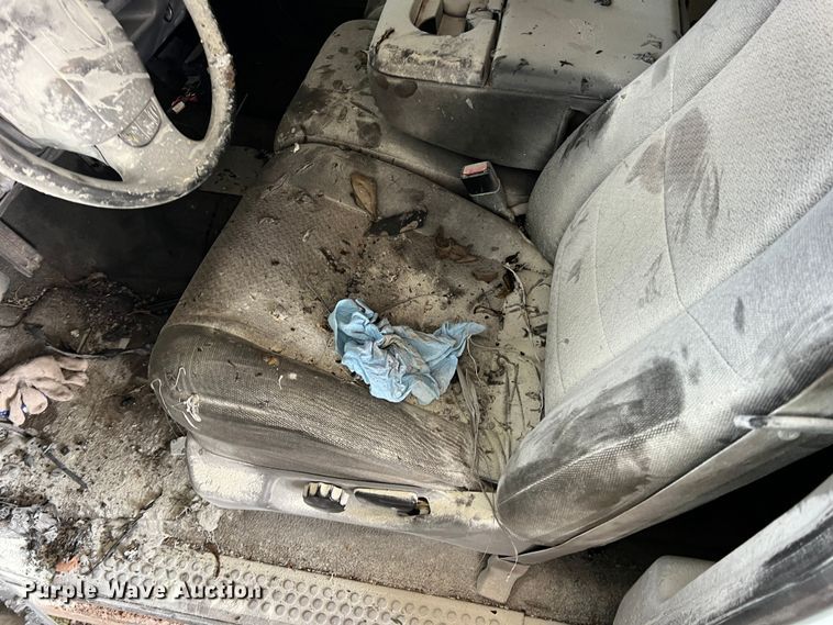 image for item LB9332 2003 Ford F550  Crew Cab dump truck