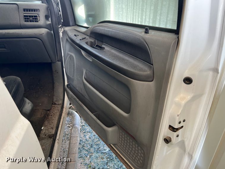 image for item LB9332 2003 Ford F550  Crew Cab dump truck