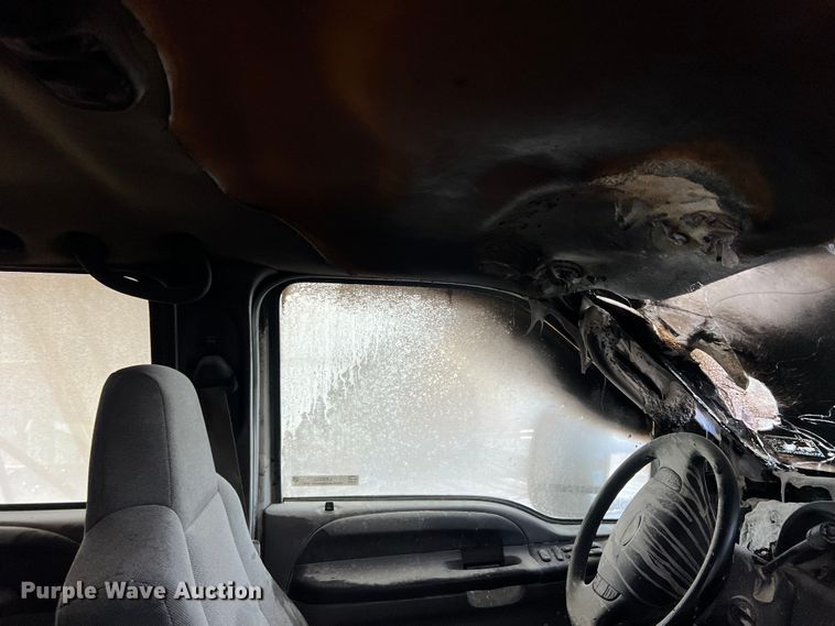 image for item LB9332 2003 Ford F550  Crew Cab dump truck