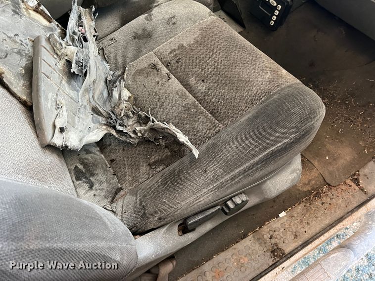 image for item LB9332 2003 Ford F550  Crew Cab dump truck