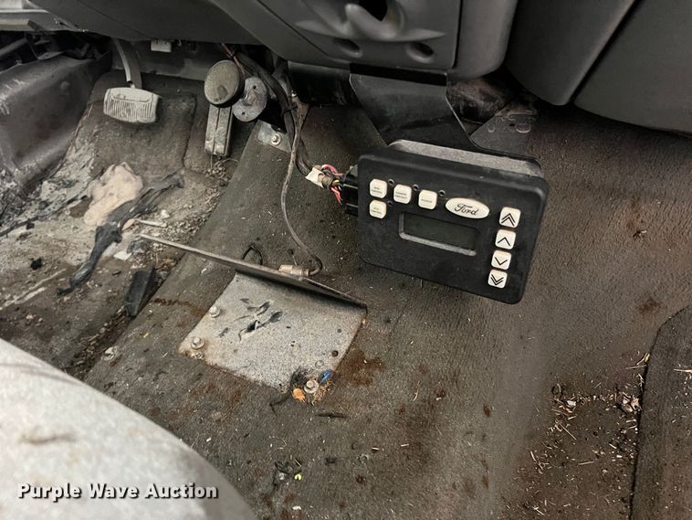 image for item LB9332 2003 Ford F550  Crew Cab dump truck