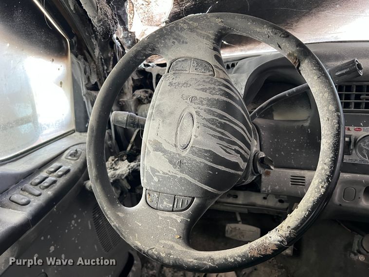 image for item LB9332 2003 Ford F550  Crew Cab dump truck