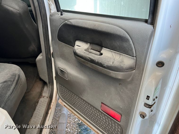 image for item LB9332 2003 Ford F550  Crew Cab dump truck