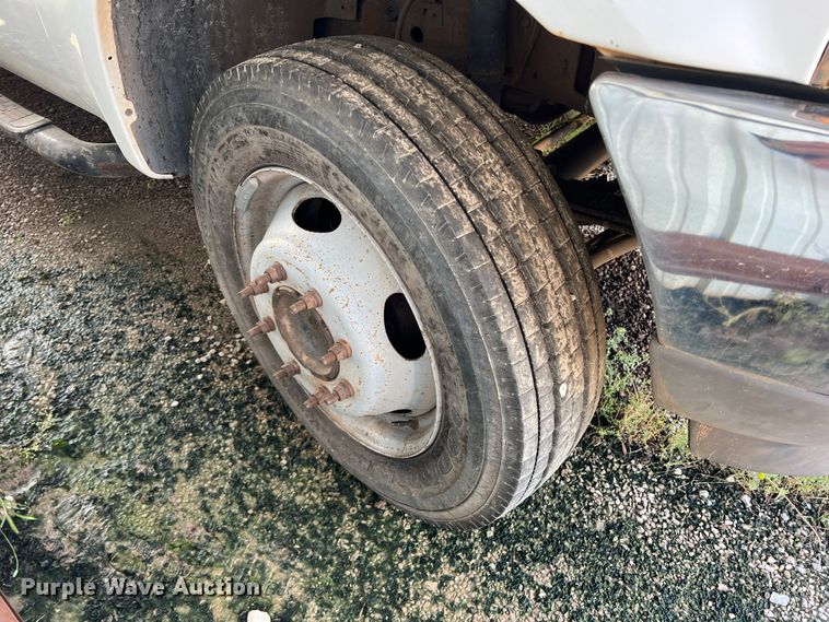 image for item LB9332 2003 Ford F550  Crew Cab dump truck