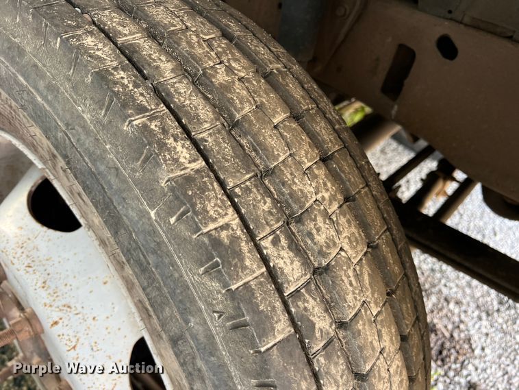 image for item LB9332 2003 Ford F550  Crew Cab dump truck