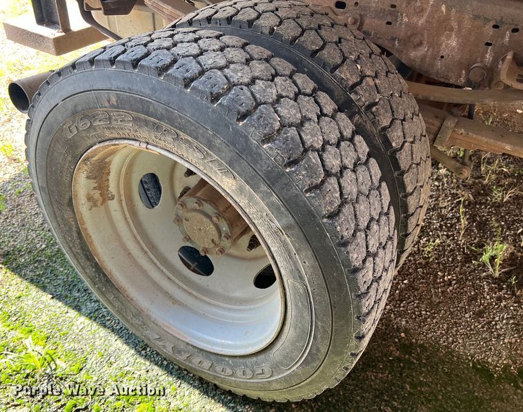 image for item LB9332 2003 Ford F550  Crew Cab dump truck