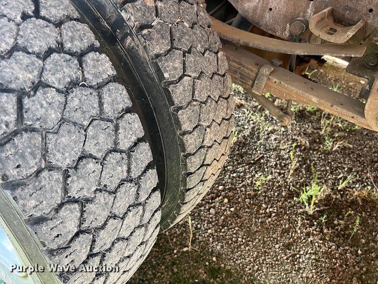 image for item LB9332 2003 Ford F550  Crew Cab dump truck