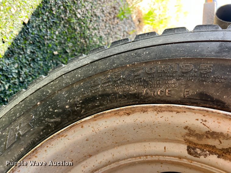 image for item LB9332 2003 Ford F550  Crew Cab dump truck