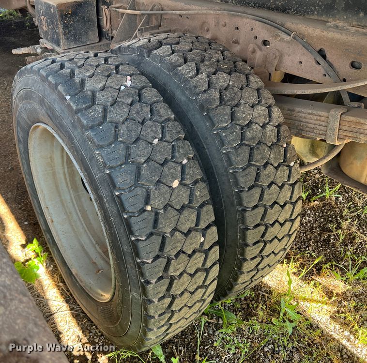 image for item LB9332 2003 Ford F550  Crew Cab dump truck