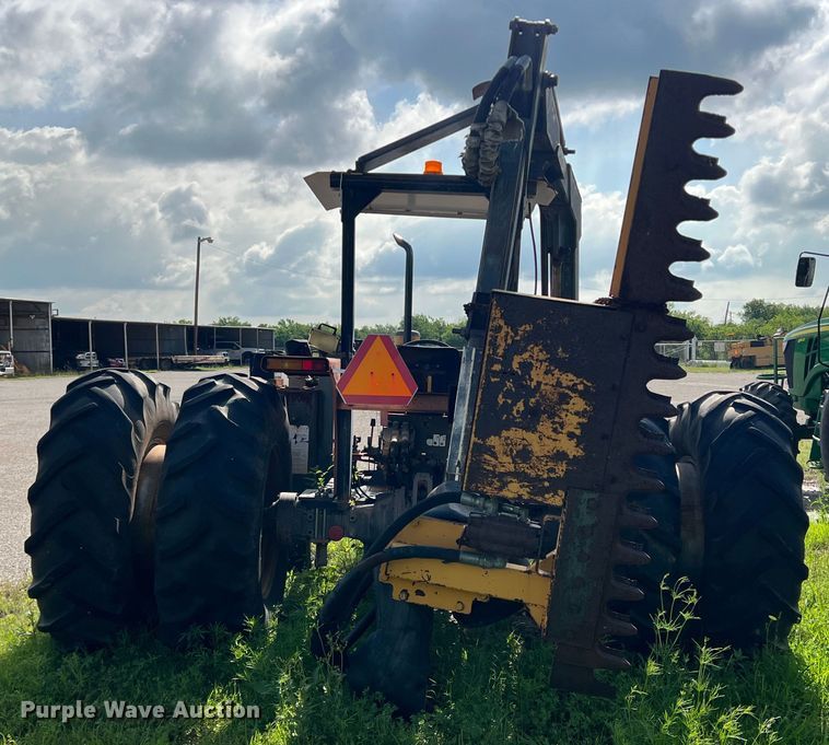 image for item LB9333 1993 Massey Ferguson 383  tractor