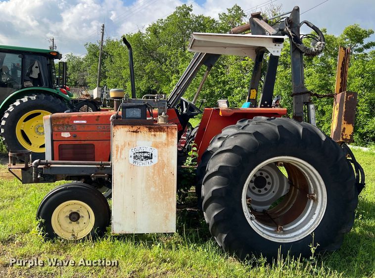 image for item LB9333 1993 Massey Ferguson 383  tractor