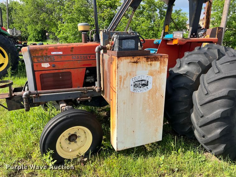 image for item LB9333 1993 Massey Ferguson 383  tractor