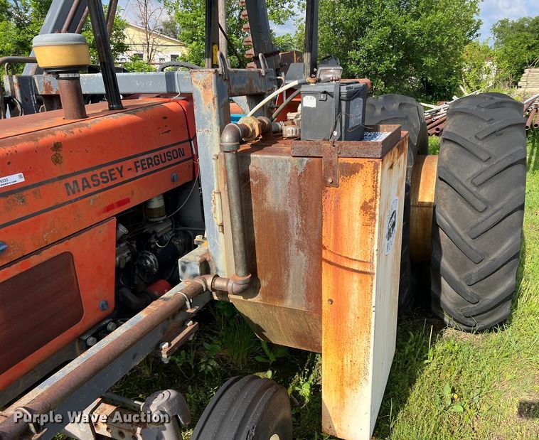 image for item LB9333 1993 Massey Ferguson 383  tractor