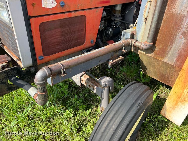 image for item LB9333 1993 Massey Ferguson 383  tractor