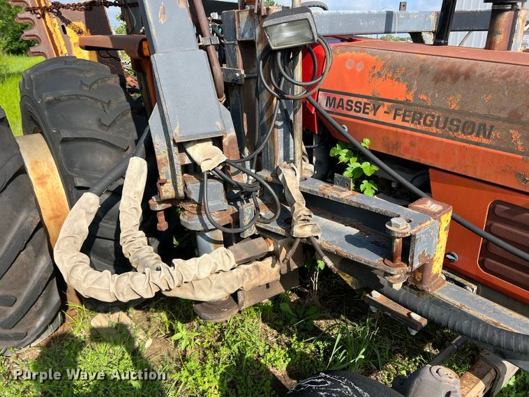 image for item LB9333 1993 Massey Ferguson 383  tractor