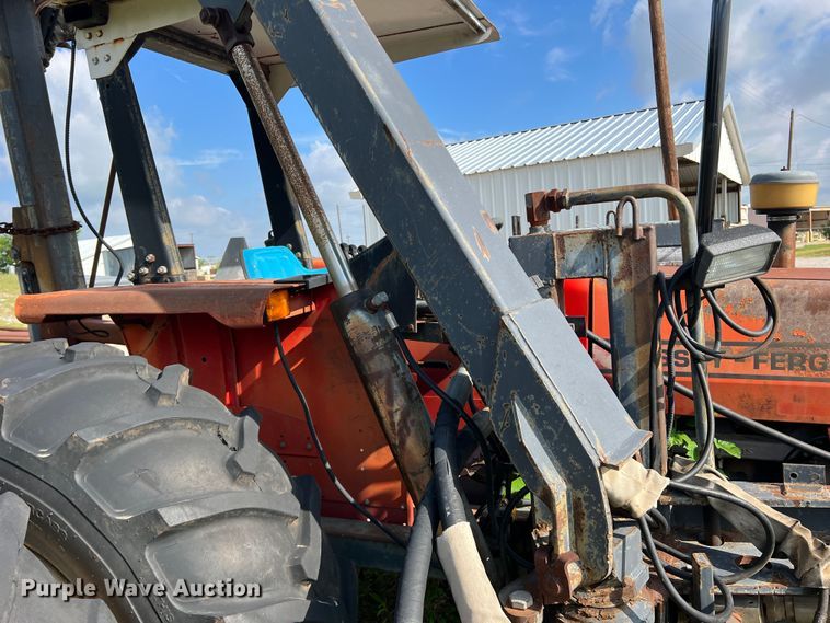 image for item LB9333 1993 Massey Ferguson 383  tractor