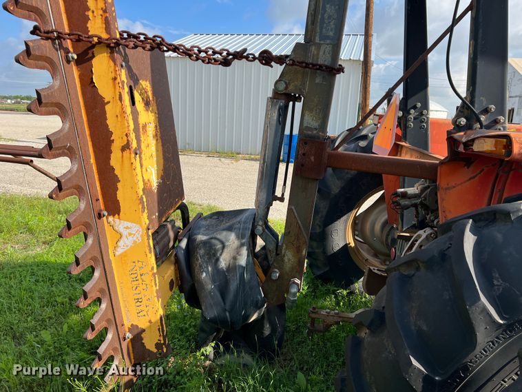 image for item LB9333 1993 Massey Ferguson 383  tractor