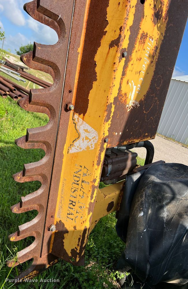 image for item LB9333 1993 Massey Ferguson 383  tractor