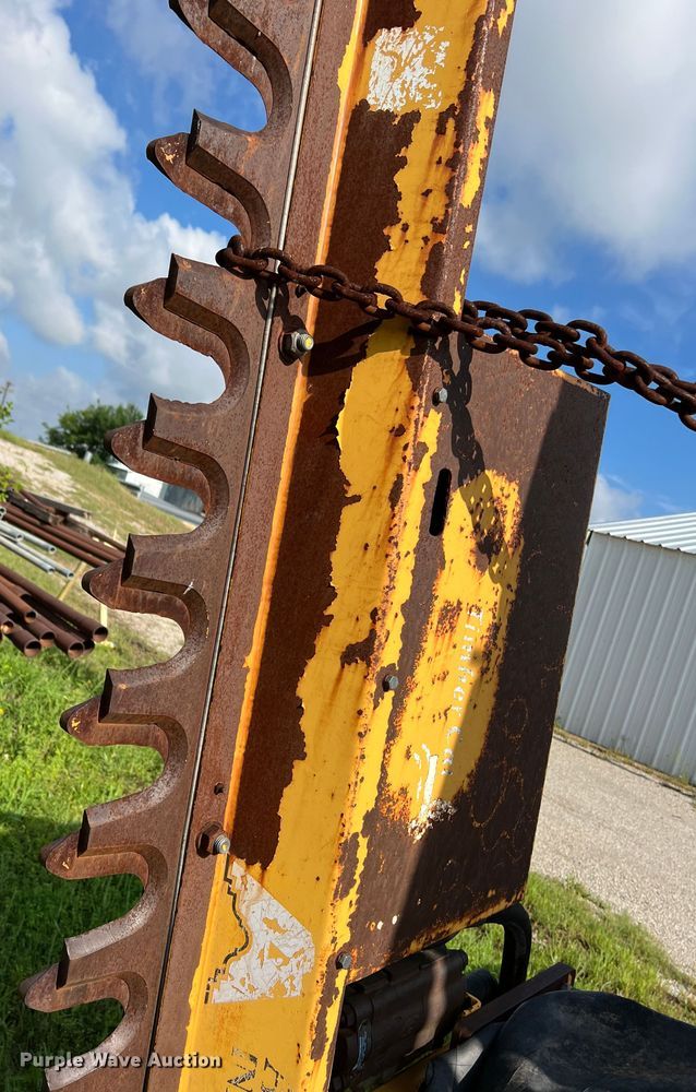 image for item LB9333 1993 Massey Ferguson 383  tractor