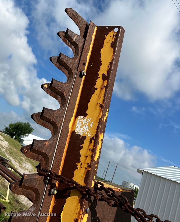 image for item LB9333 1993 Massey Ferguson 383  tractor