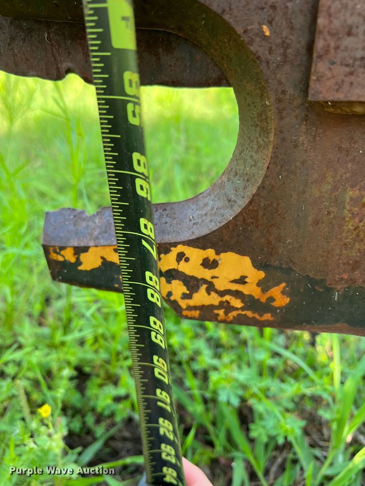 image for item LB9333 1993 Massey Ferguson 383  tractor