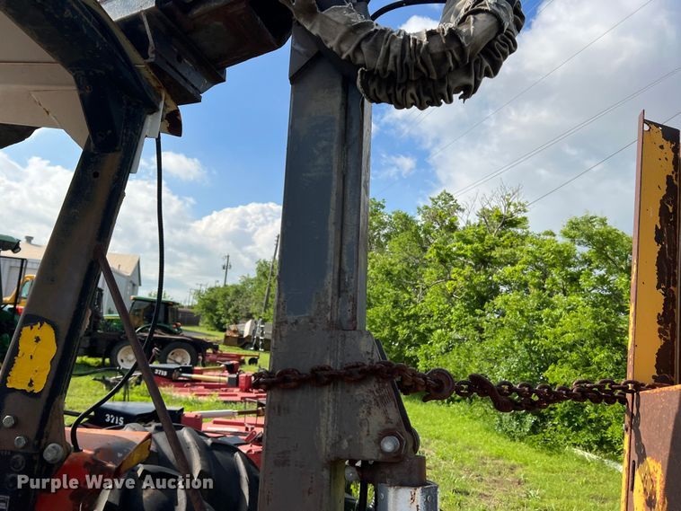 image for item LB9333 1993 Massey Ferguson 383  tractor