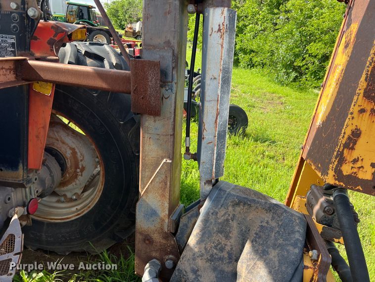 image for item LB9333 1993 Massey Ferguson 383  tractor