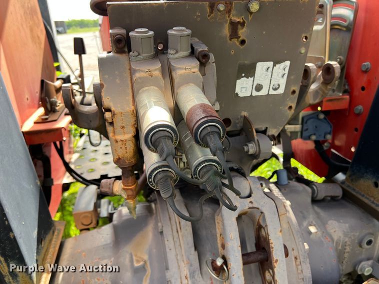 image for item LB9333 1993 Massey Ferguson 383  tractor