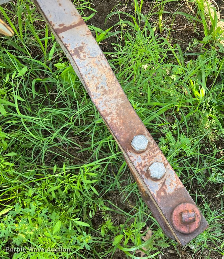 image for item LB9333 1993 Massey Ferguson 383  tractor