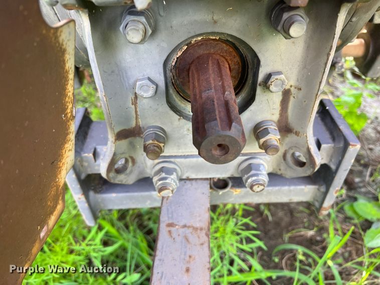 image for item LB9333 1993 Massey Ferguson 383  tractor