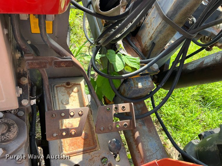 image for item LB9333 1993 Massey Ferguson 383  tractor