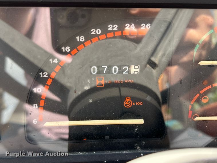 image for item LB9333 1993 Massey Ferguson 383  tractor