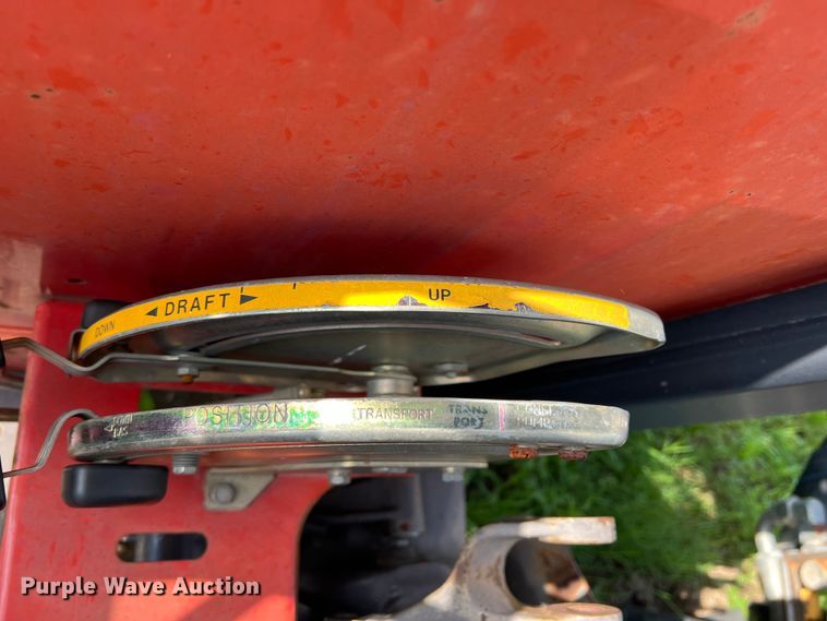 image for item LB9333 1993 Massey Ferguson 383  tractor