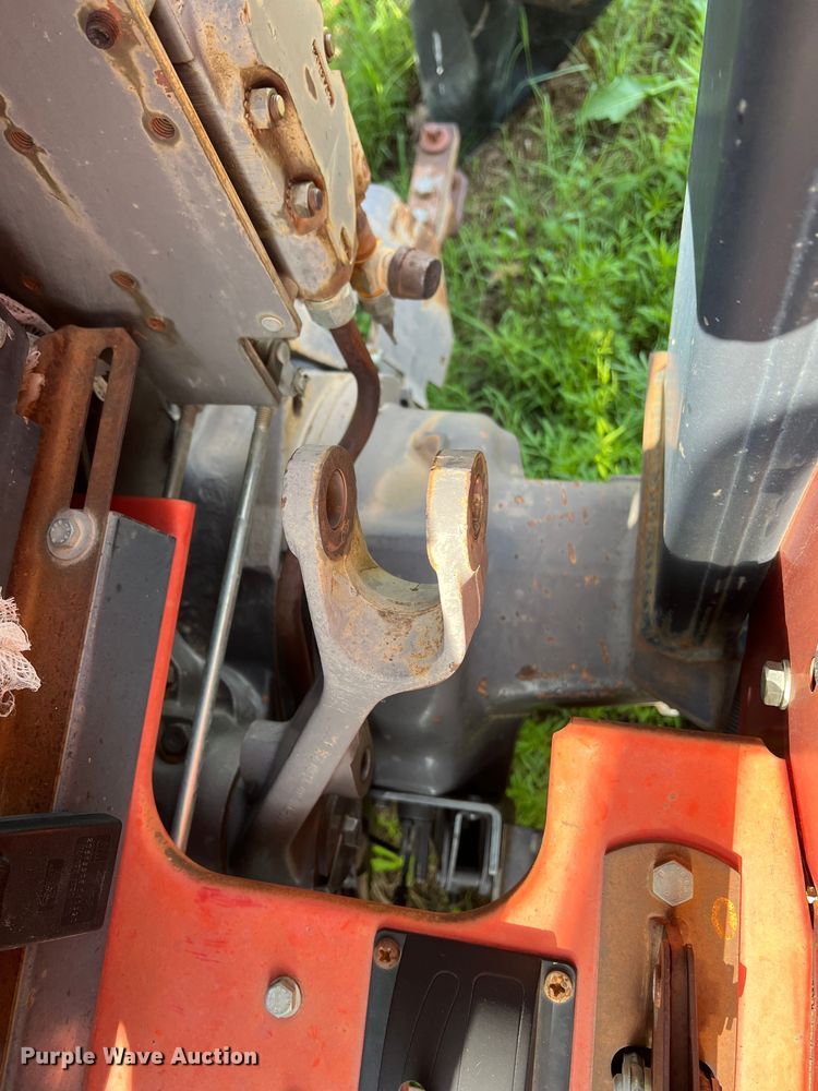 image for item LB9333 1993 Massey Ferguson 383  tractor