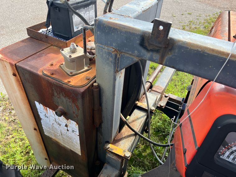 image for item LB9333 1993 Massey Ferguson 383  tractor