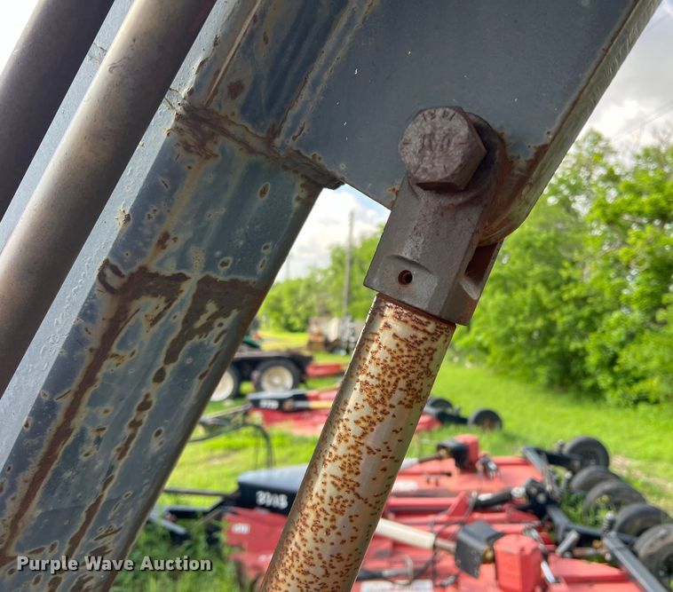 image for item LB9333 1993 Massey Ferguson 383  tractor