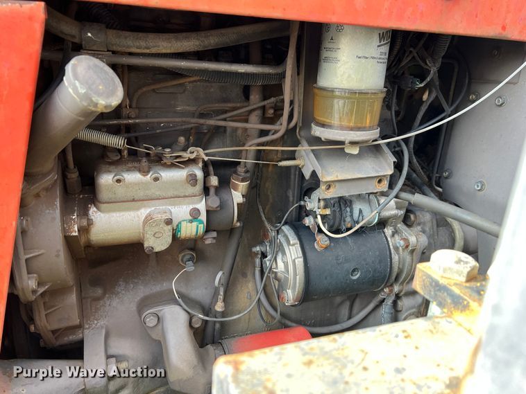 image for item LB9333 1993 Massey Ferguson 383  tractor