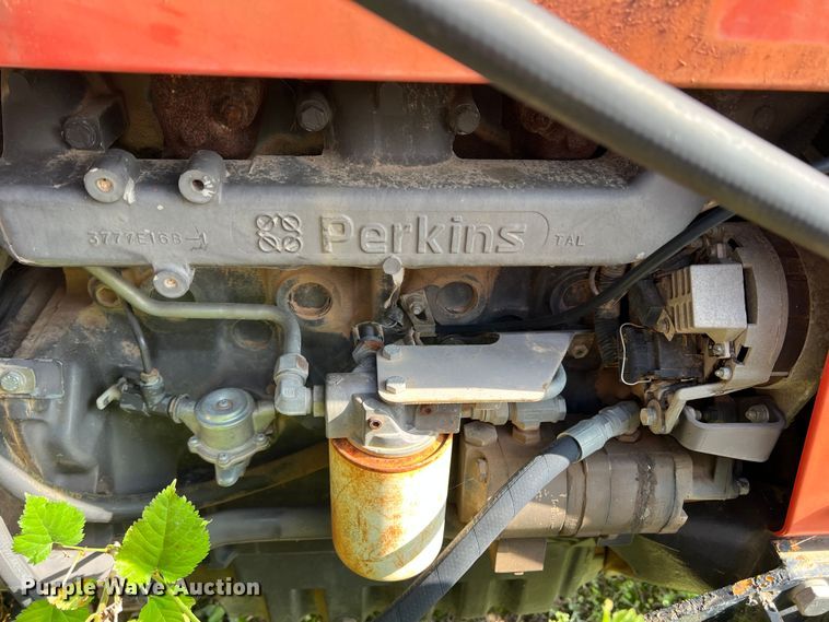 image for item LB9333 1993 Massey Ferguson 383  tractor