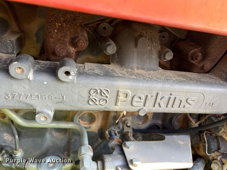 image for item LB9333 1993 Massey Ferguson 383  tractor