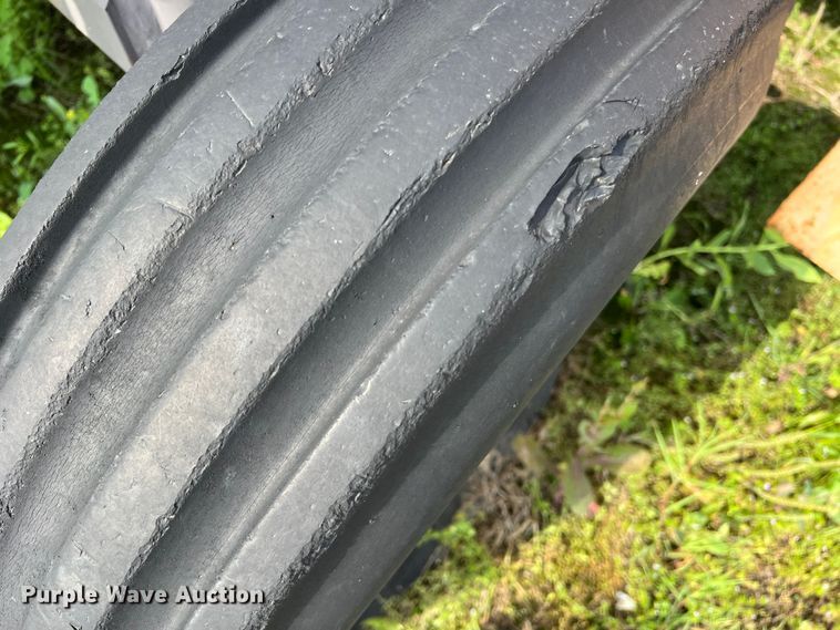 image for item LB9333 1993 Massey Ferguson 383  tractor