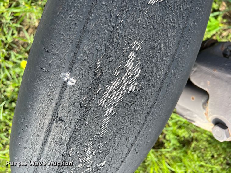 image for item LB9333 1993 Massey Ferguson 383  tractor