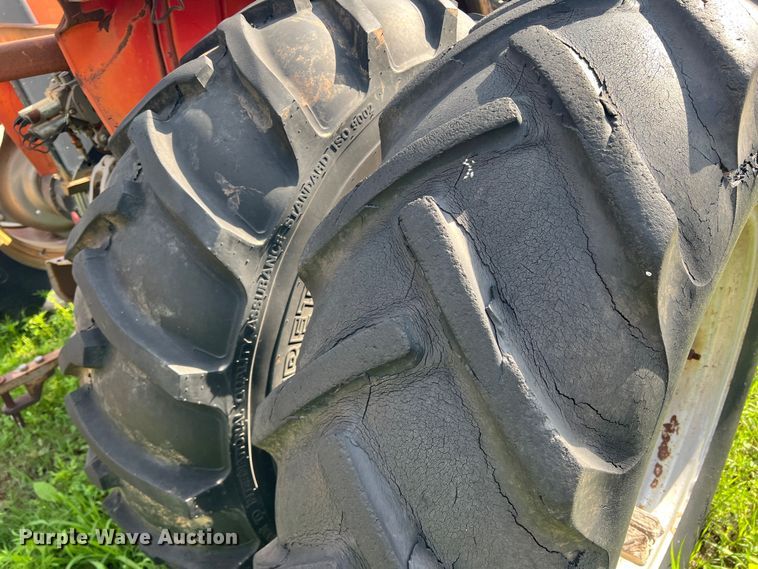 image for item LB9333 1993 Massey Ferguson 383  tractor