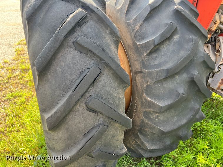 image for item LB9333 1993 Massey Ferguson 383  tractor