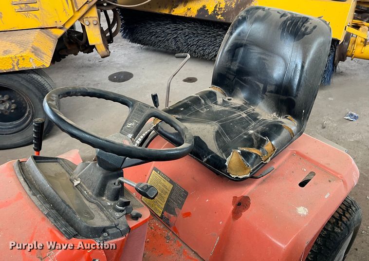 image for item LB9335 Kubota G1900  lawn mower